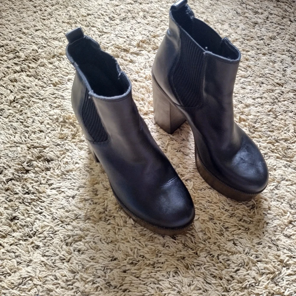 Steve Madden Black Leather Platform Ankle Boots with Brown Wood-Look Heel - Picture 2 of 9